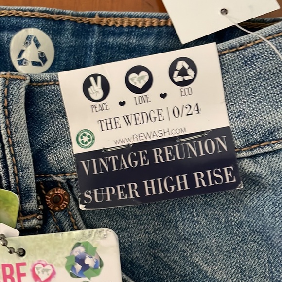 The Wedge Super High Rise denim shorts size 24. - Picture 4 of 4